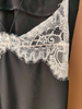 Fabricación de seda sexy vestido de lencería floral negro con abertura para mujer a granel